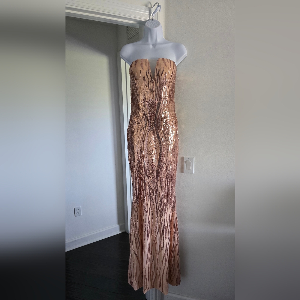 Rose gold elegant Strapless Sequin Gown with mesh detail - Picture 4 of 4
